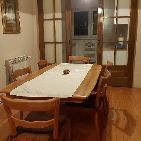 Idealna Kuca Za Odmor, *