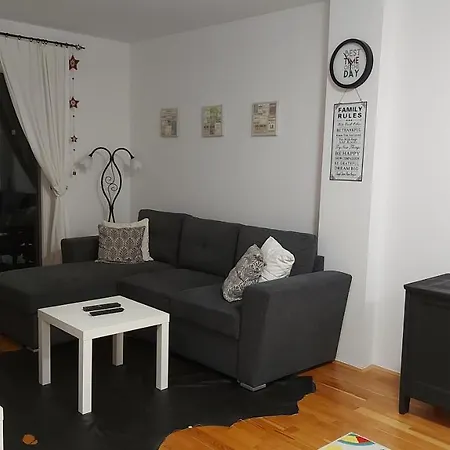 Idealna Kuca Za Odmor, Сasa de vacaciones